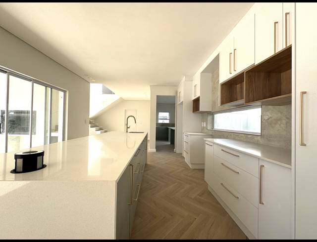 4 BEDROOM FREESTANDING FOR SALE IN SANDOWN